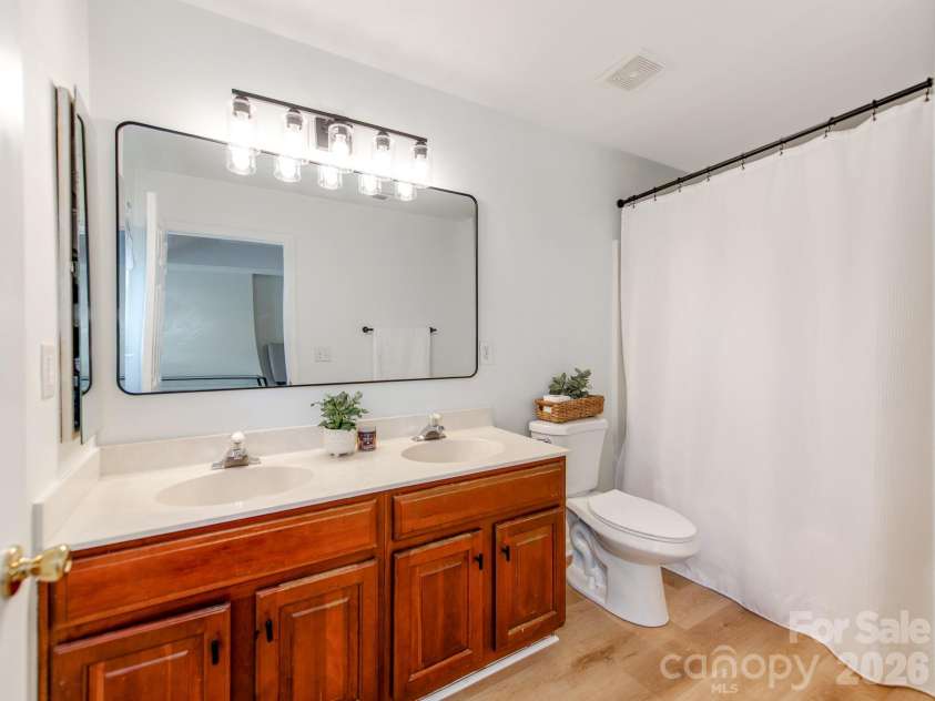 12117 Harrison Steel Drive, Charlotte, NC 28277.  MLS# CAR4397900, YatesRealty ID 35882. Primary bathroom