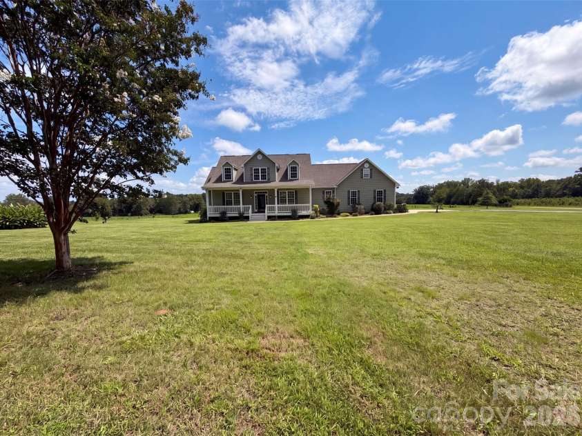 749 Williamsburg Estate Road, Clover, SC 29710.  MLS# CAR4412578, YatesRealty ID 35886. 