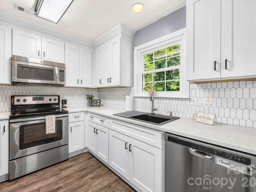11514 Woodfire Road, Charlotte, NC 28269.  MLS# CAR4398983, YatesRealty ID 35887. 