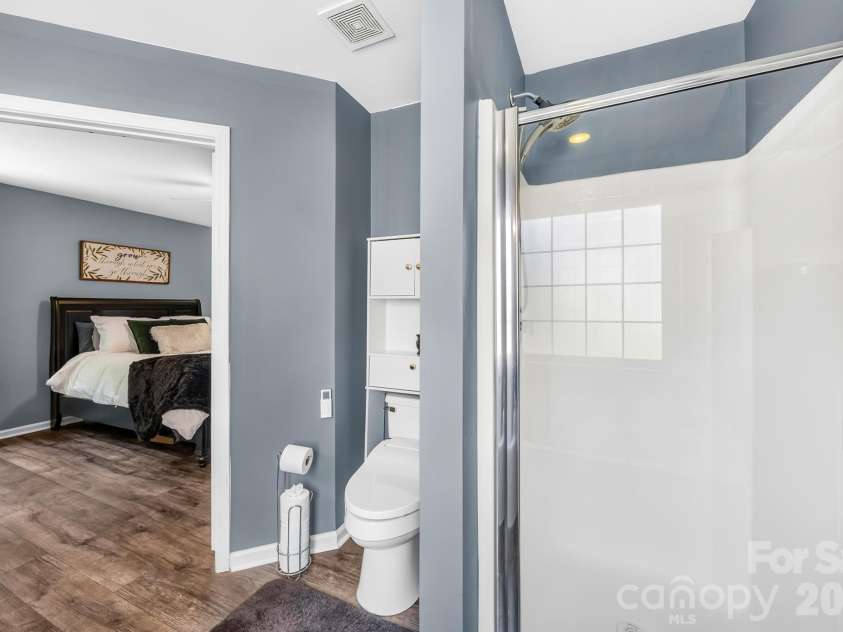 11514 Woodfire Road, Charlotte, NC 28269.  MLS# CAR4398983, YatesRealty ID 35887. Primary suite