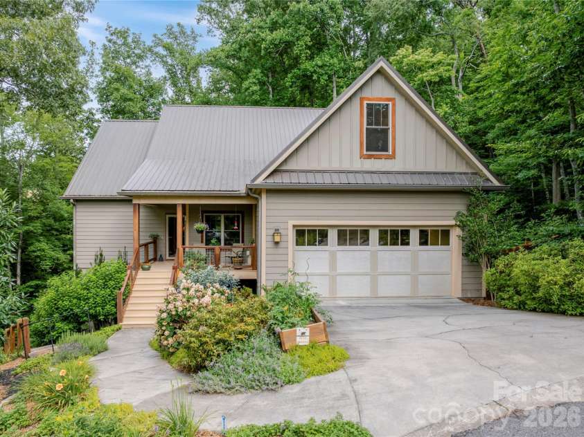 45 Sunset Drive, Swannanoa, NC 28778.  MLS# CAR4393555, YatesRealty ID 35888. 