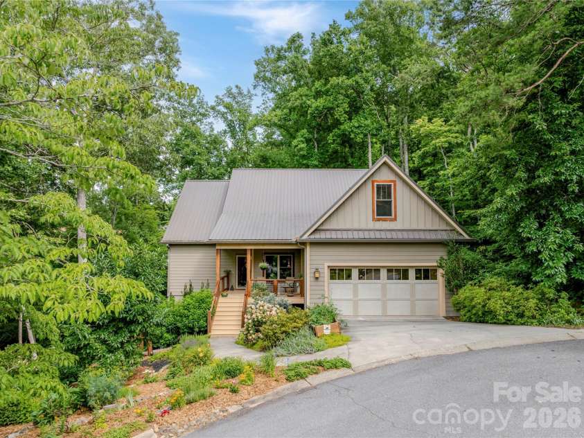 45 Sunset Drive, Swannanoa, NC 28778.  MLS# CAR4393555, YatesRealty ID 35888. 