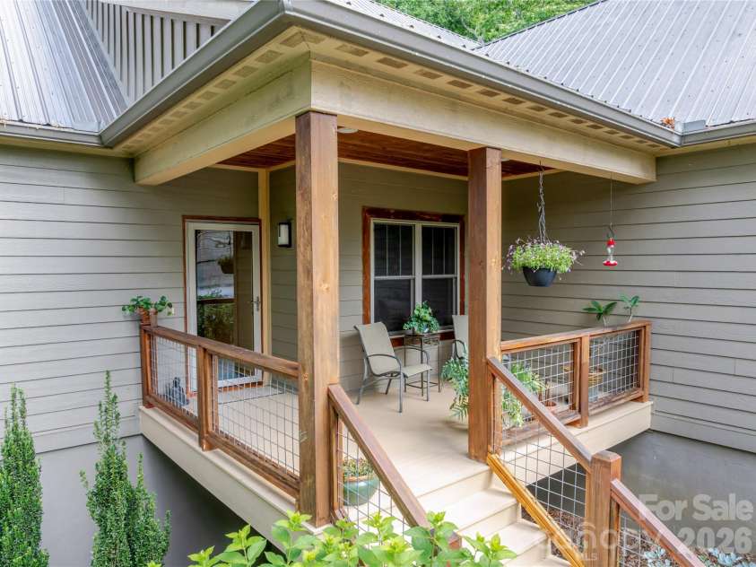 45 Sunset Drive, Swannanoa, NC 28778.  MLS# CAR4393555, YatesRealty ID 35888. 