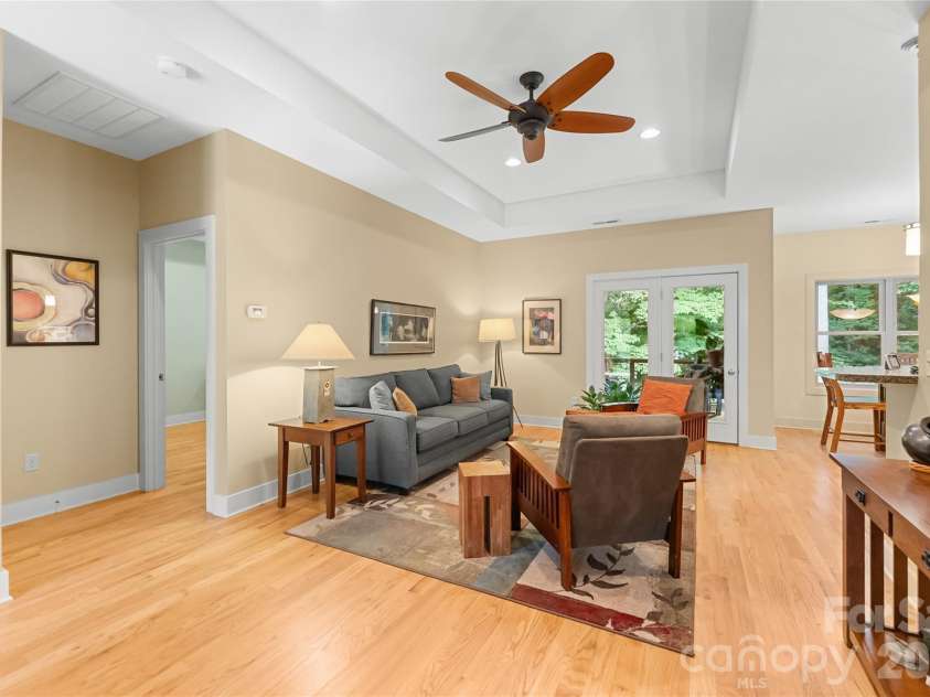 45 Sunset Drive, Swannanoa, NC 28778.  MLS# CAR4393555, YatesRealty ID 35888. 