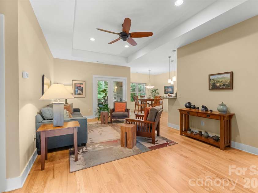 45 Sunset Drive, Swannanoa, NC 28778.  MLS# CAR4393555, YatesRealty ID 35888. 
