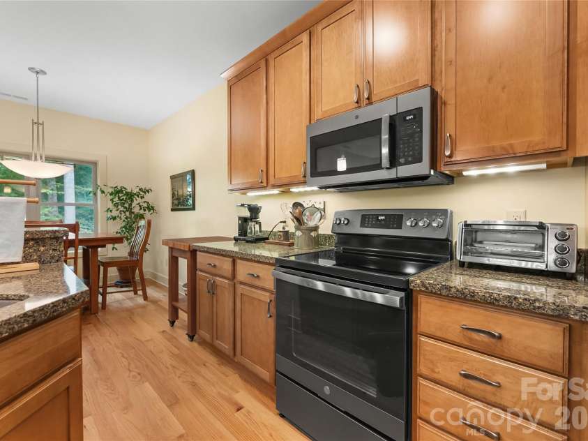 45 Sunset Drive, Swannanoa, NC 28778.  MLS# CAR4393555, YatesRealty ID 35888. 