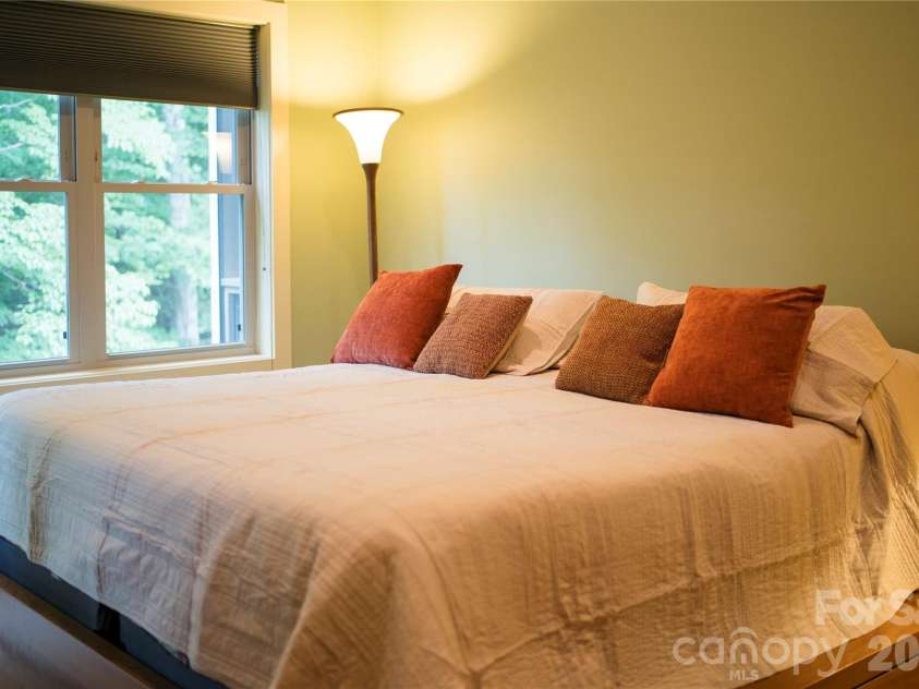 45 Sunset Drive, Swannanoa, NC 28778.  MLS# CAR4393555, YatesRealty ID 35888. 