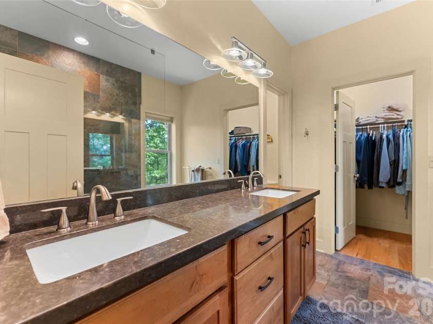 45 Sunset Drive, Swannanoa, NC 28778.  MLS# CAR4393555, YatesRealty ID 35888. 