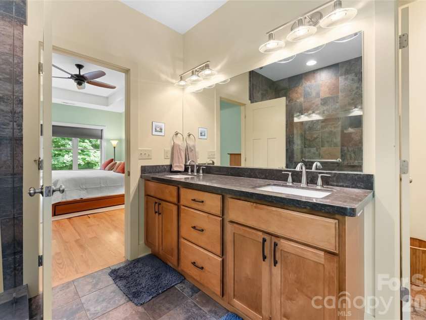 45 Sunset Drive, Swannanoa, NC 28778.  MLS# CAR4393555, YatesRealty ID 35888. 