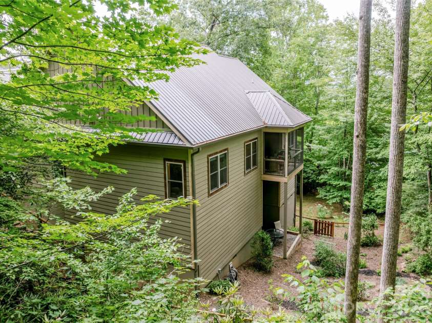 45 Sunset Drive, Swannanoa, NC 28778.  MLS# CAR4393555, YatesRealty ID 35888. 