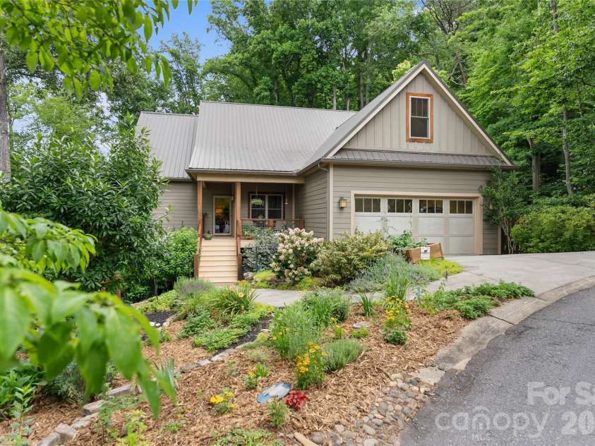 45 Sunset Drive, Swannanoa, NC 28778.  MLS# CAR4393555, YatesRealty ID 35888. 
