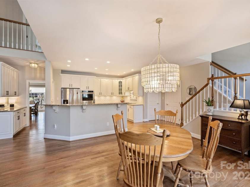 4219 Kronos Place, Charlotte, NC 28210.  MLS# CAR4225986, YatesRealty ID 3589. Breakfast area