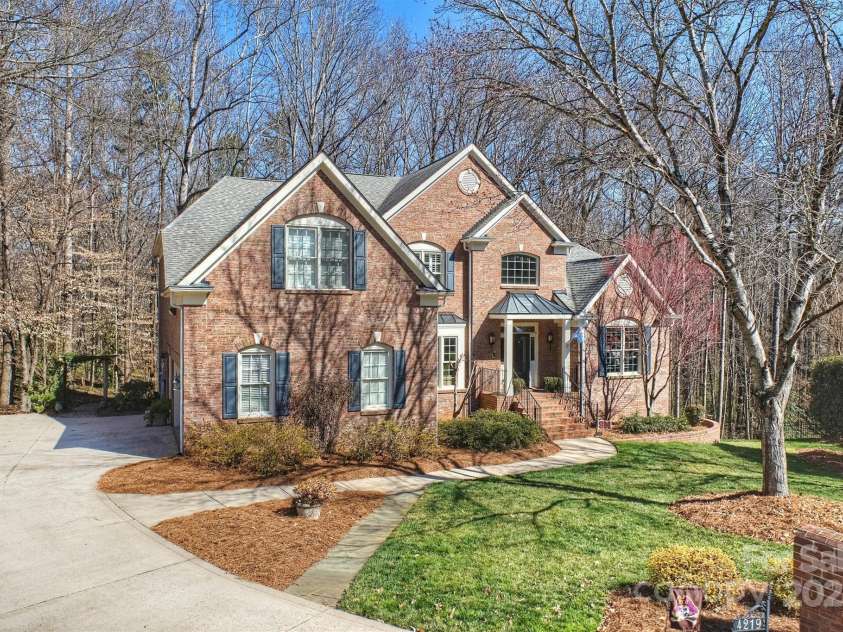 4219 Kronos Place, Charlotte, NC 28210.  MLS# CAR4225986, YatesRealty ID 3589. Estate home in SouthPark!
