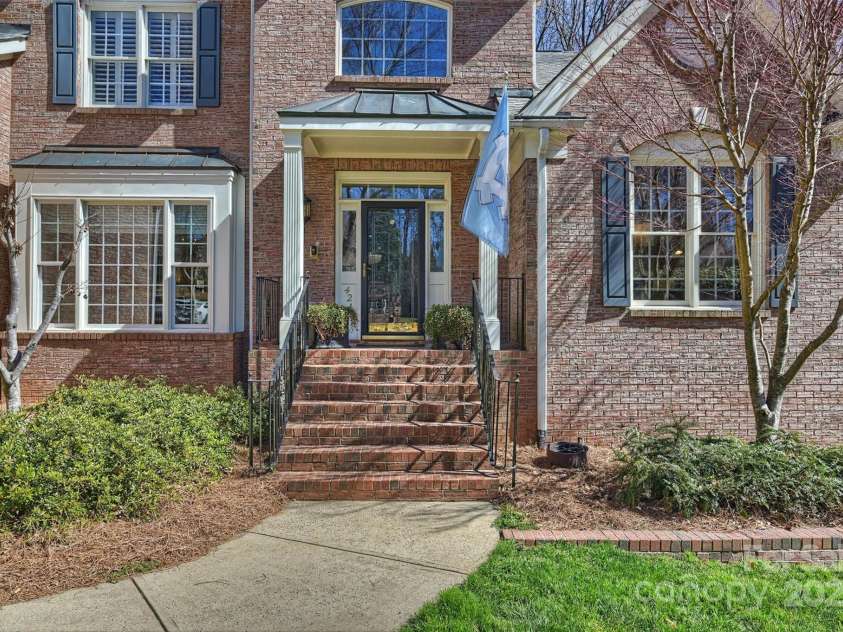 4219 Kronos Place, Charlotte, NC 28210.  MLS# CAR4225986, YatesRealty ID 3589. Gracious front entry