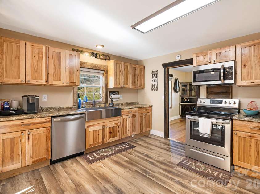 867 Indian Creek Road, Burnsville, NC 28714.  MLS# CAR4231140, YatesRealty ID 3589. 