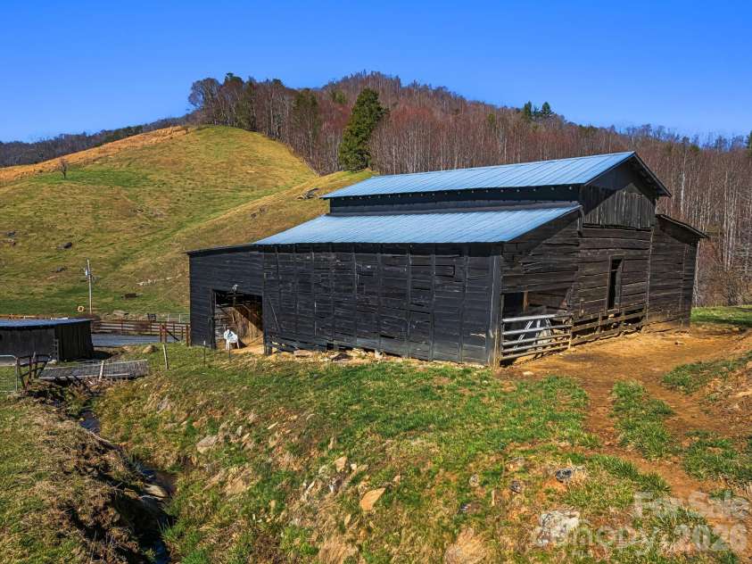 867 Indian Creek Road, Burnsville, NC 28714.  MLS# CAR4231140, YatesRealty ID 3589. 