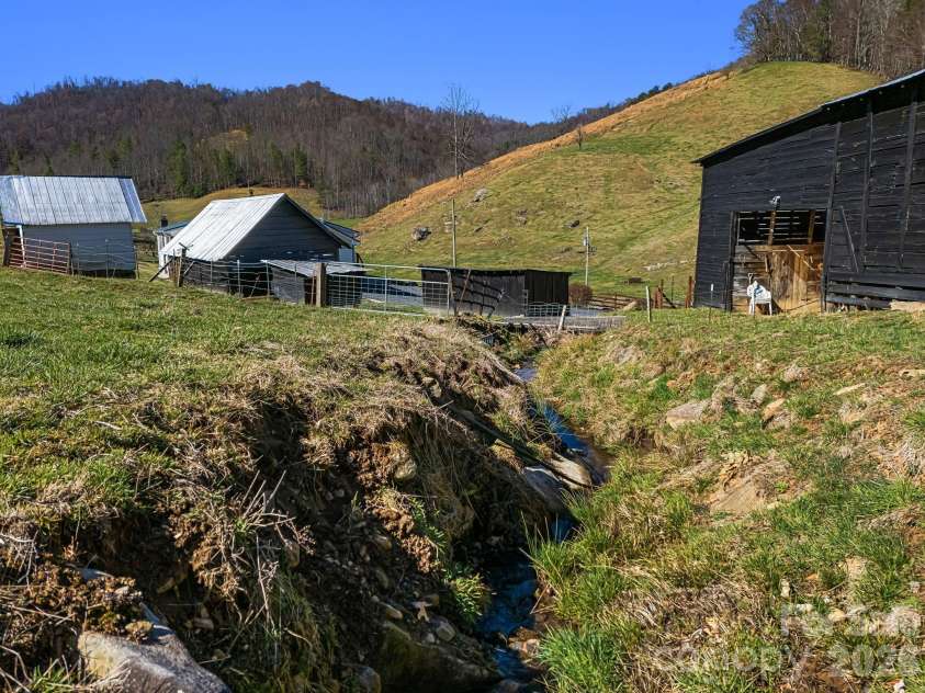 867 Indian Creek Road, Burnsville, NC 28714.  MLS# CAR4231140, YatesRealty ID 3589. 
