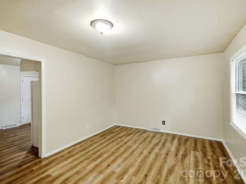 6805 Deanwood Place, Charlotte, NC 28217.  MLS# CAR4399422, YatesRealty ID 35890. 