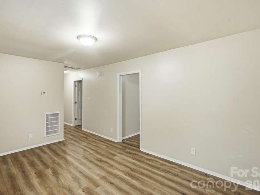 6805 Deanwood Place, Charlotte, NC 28217.  MLS# CAR4399422, YatesRealty ID 35890. 