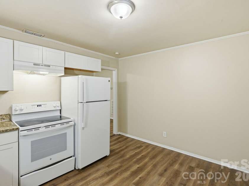 6805 Deanwood Place, Charlotte, NC 28217.  MLS# CAR4399422, YatesRealty ID 35890. 