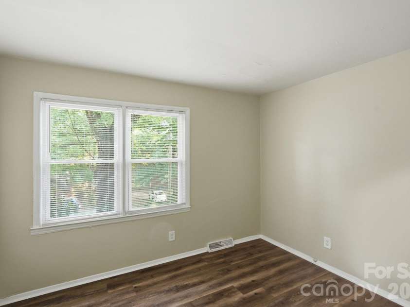 6805 Deanwood Place, Charlotte, NC 28217.  MLS# CAR4399422, YatesRealty ID 35890. 
