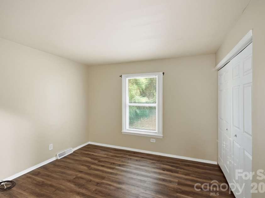 6805 Deanwood Place, Charlotte, NC 28217.  MLS# CAR4399422, YatesRealty ID 35890. 