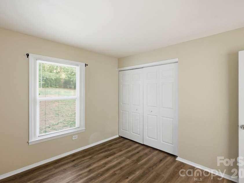 6805 Deanwood Place, Charlotte, NC 28217.  MLS# CAR4399422, YatesRealty ID 35890. 