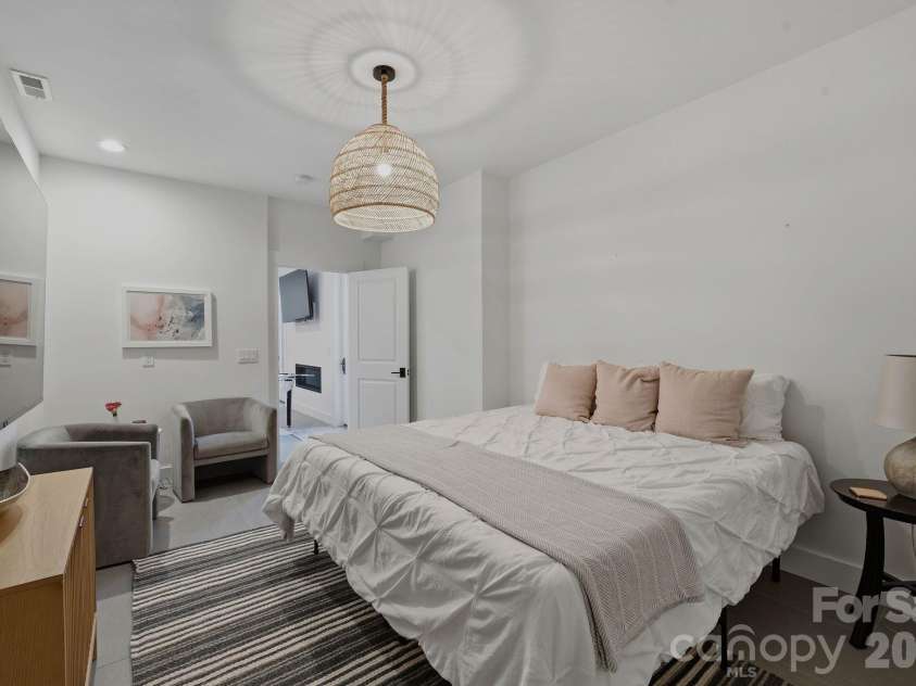 16525 Forest Home Road, Charlotte, NC 28278.  MLS# CAR4327010, YatesRealty ID 35891. Basement Bedroom/Bonus