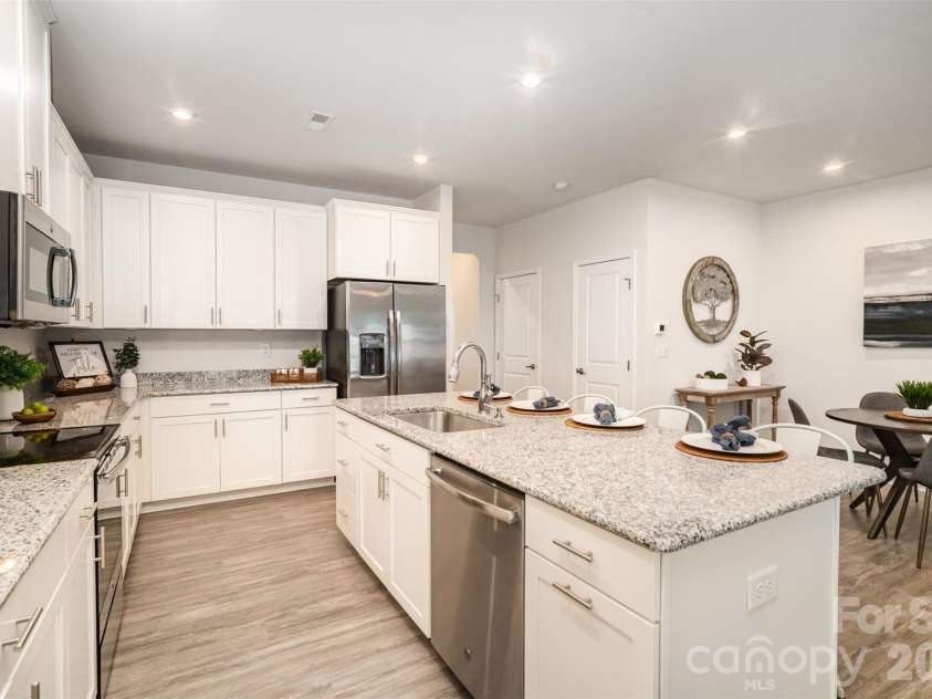 407 Park Meadows Drive, Matthews, NC 28104.  MLS# CAR4392240, YatesRealty ID 35893. 
