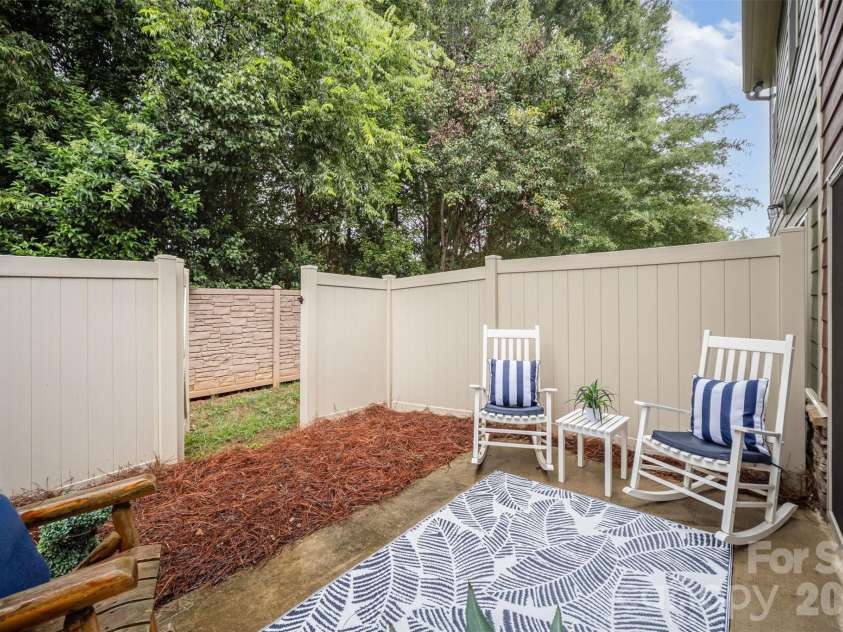 407 Park Meadows Drive, Matthews, NC 28104.  MLS# CAR4392240, YatesRealty ID 35893. 