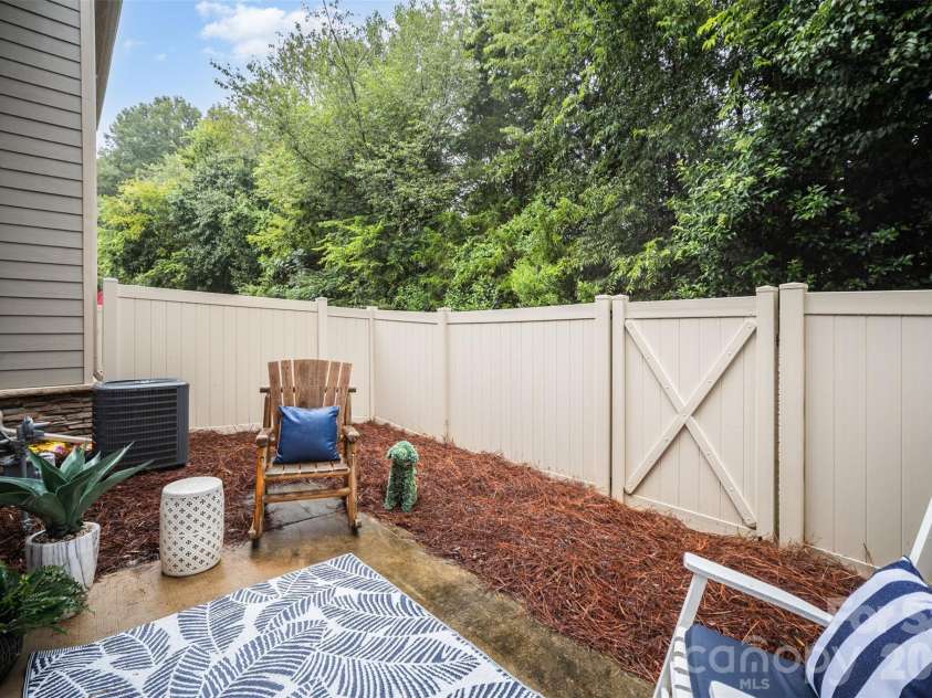 407 Park Meadows Drive, Matthews, NC 28104.  MLS# CAR4392240, YatesRealty ID 35893. 