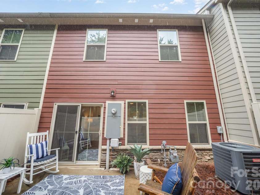 407 Park Meadows Drive, Matthews, NC 28104.  MLS# CAR4392240, YatesRealty ID 35893. 