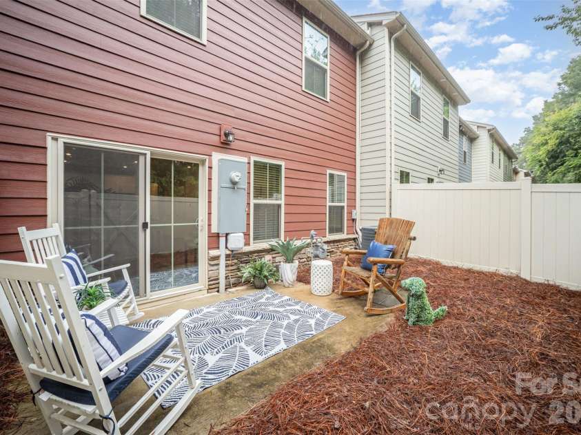 407 Park Meadows Drive, Matthews, NC 28104.  MLS# CAR4392240, YatesRealty ID 35893. 