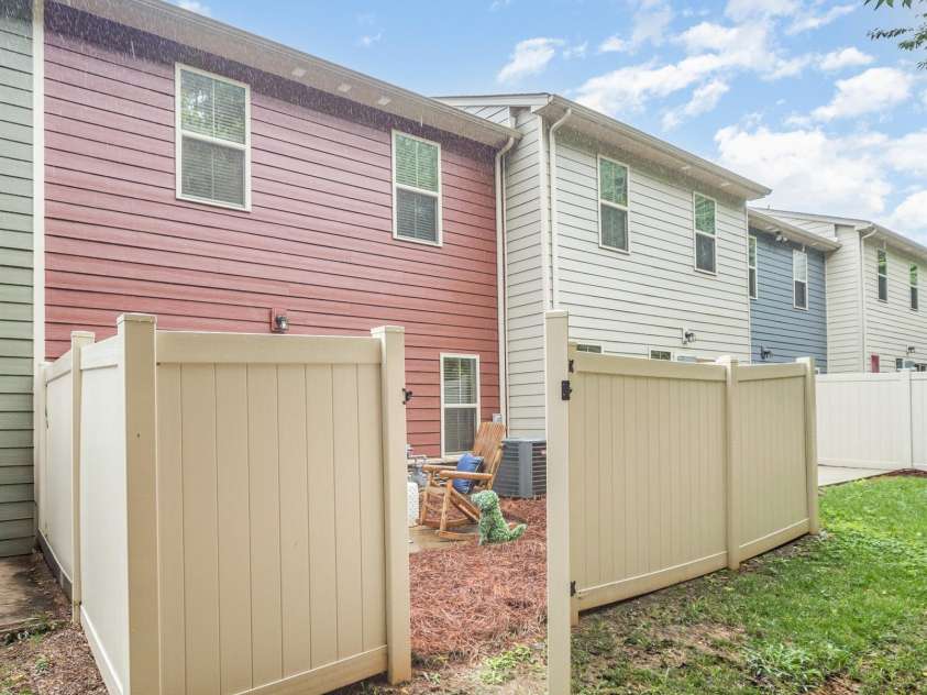 407 Park Meadows Drive, Matthews, NC 28104.  MLS# CAR4392240, YatesRealty ID 35893. 