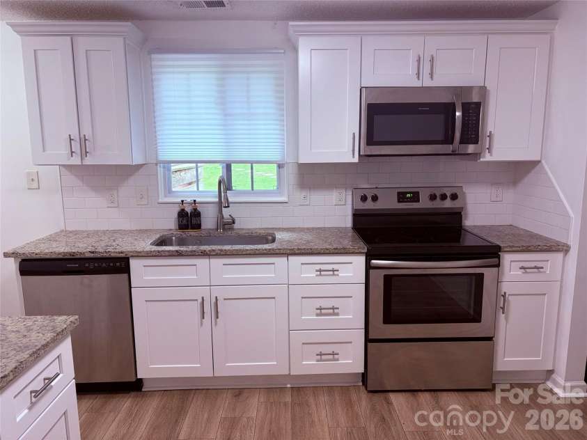 11806 Battery Place, Charlotte, NC 28273.  MLS# CAR4400361, YatesRealty ID 35894. 