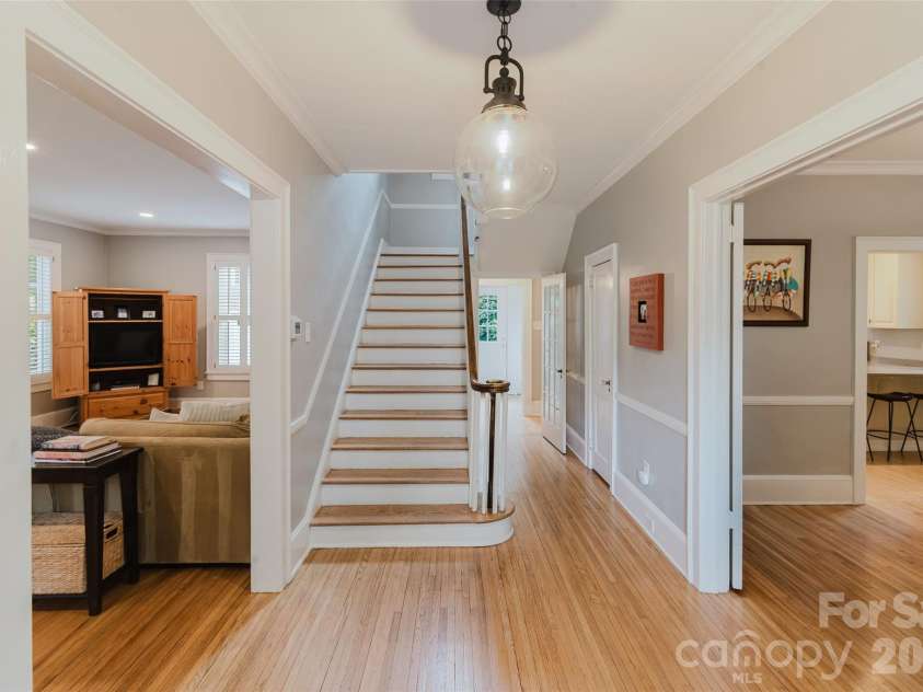 1825 Dilworth Road, Charlotte, NC 28203.  MLS# CAR4399072, YatesRealty ID 35895. 