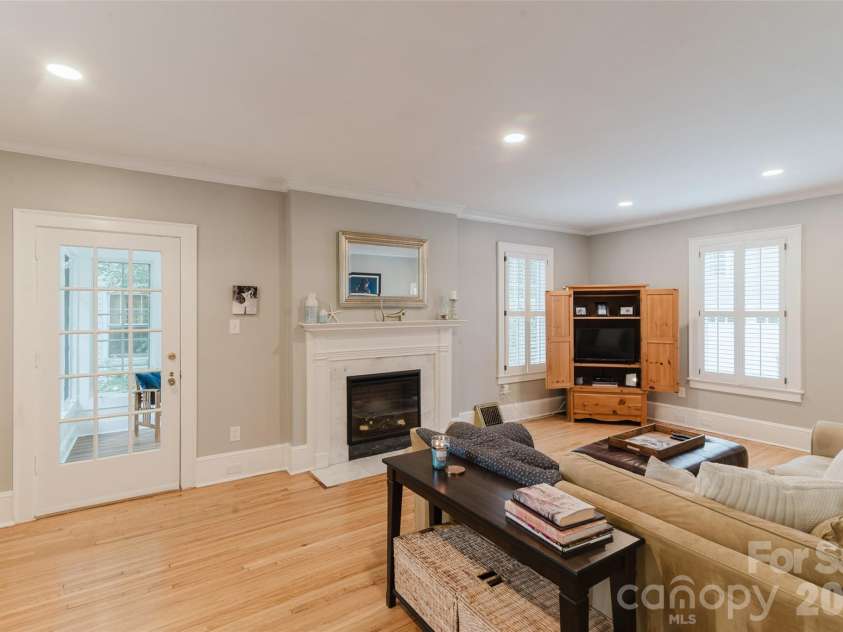 1825 Dilworth Road, Charlotte, NC 28203.  MLS# CAR4399072, YatesRealty ID 35895. 