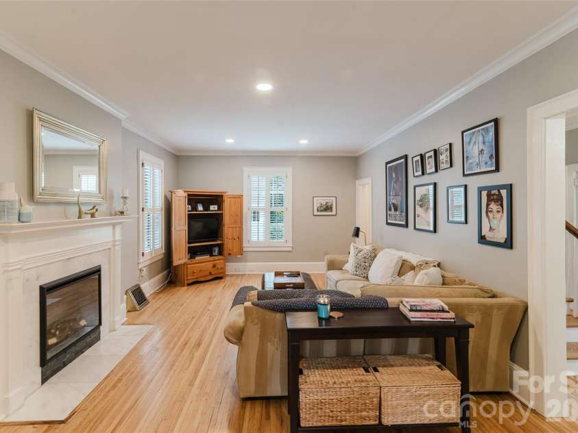 1825 Dilworth Road, Charlotte, NC 28203.  MLS# CAR4399072, YatesRealty ID 35895. 