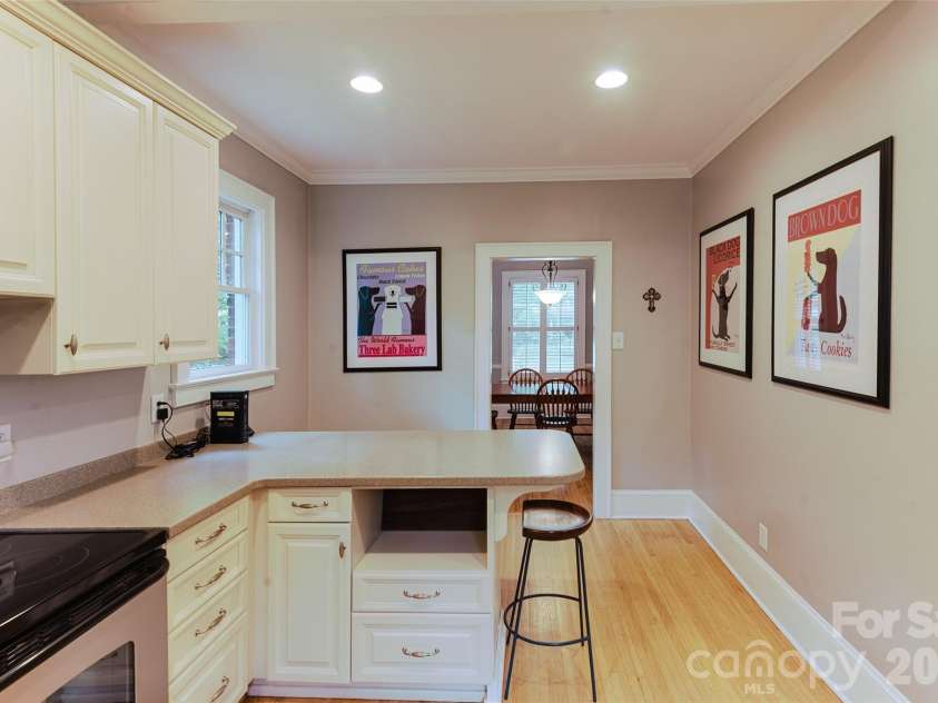1825 Dilworth Road, Charlotte, NC 28203.  MLS# CAR4399072, YatesRealty ID 35895. 