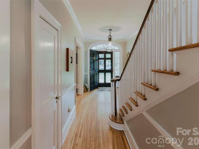 1825 Dilworth Road, Charlotte, NC 28203.  MLS# CAR4399072, YatesRealty ID 35895. 
