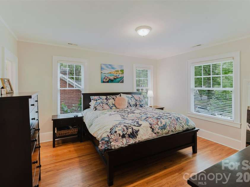 1825 Dilworth Road, Charlotte, NC 28203.  MLS# CAR4399072, YatesRealty ID 35895. 