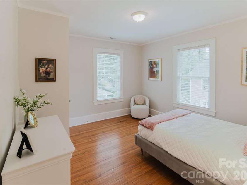 1825 Dilworth Road, Charlotte, NC 28203.  MLS# CAR4399072, YatesRealty ID 35895. 
