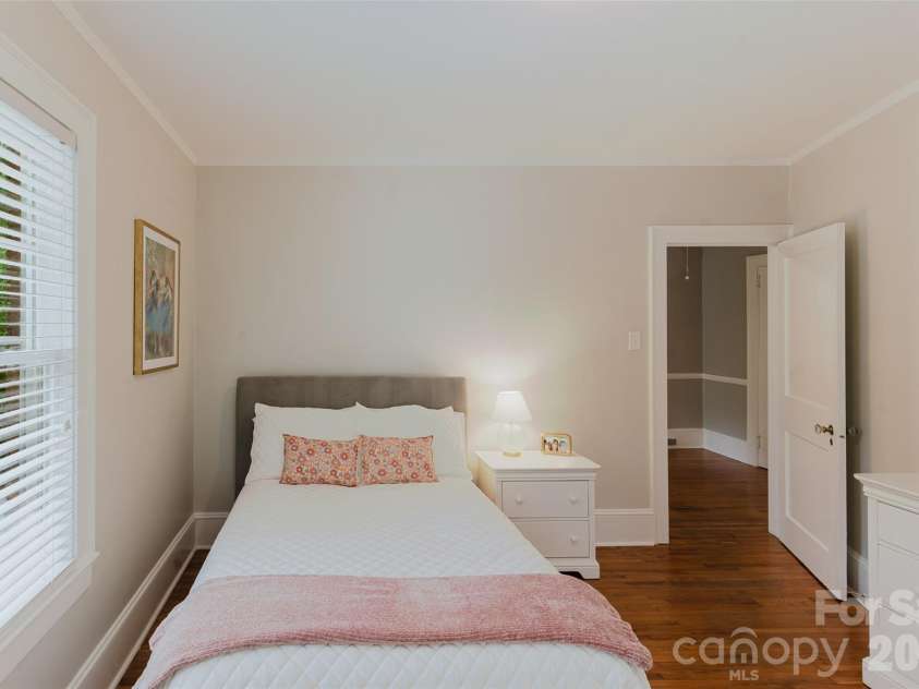 1825 Dilworth Road, Charlotte, NC 28203.  MLS# CAR4399072, YatesRealty ID 35895. 