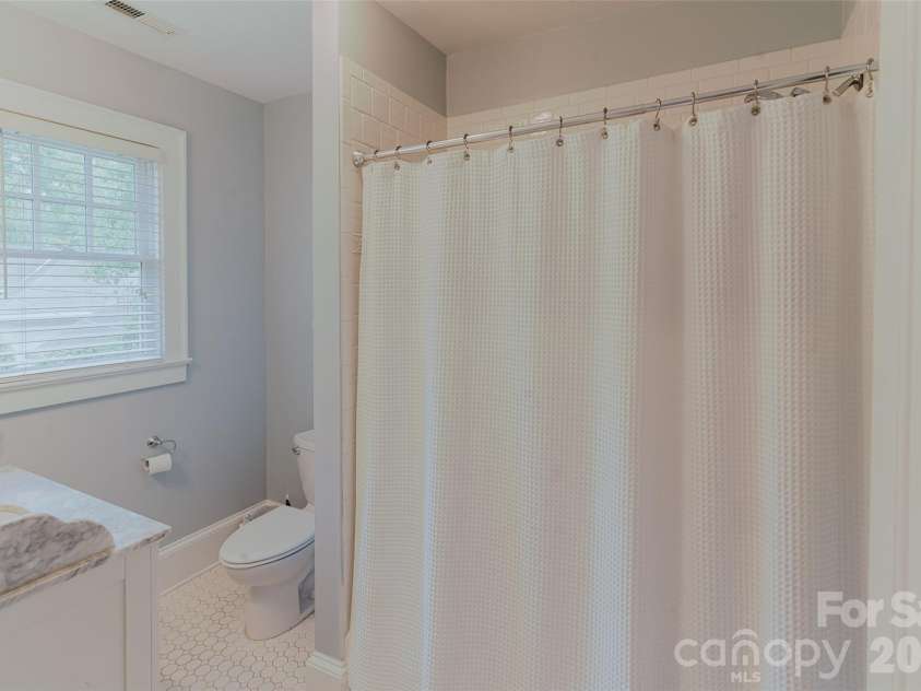 1825 Dilworth Road, Charlotte, NC 28203.  MLS# CAR4399072, YatesRealty ID 35895. 