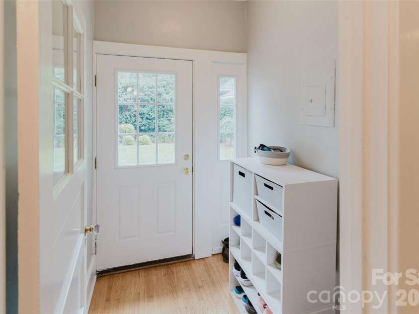 1825 Dilworth Road, Charlotte, NC 28203.  MLS# CAR4399072, YatesRealty ID 35895. 