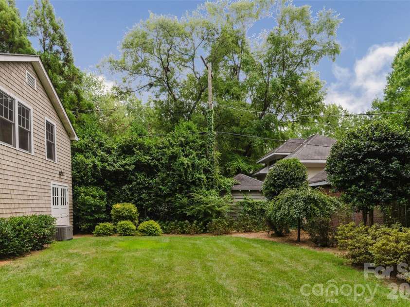 1825 Dilworth Road, Charlotte, NC 28203.  MLS# CAR4399072, YatesRealty ID 35895. 