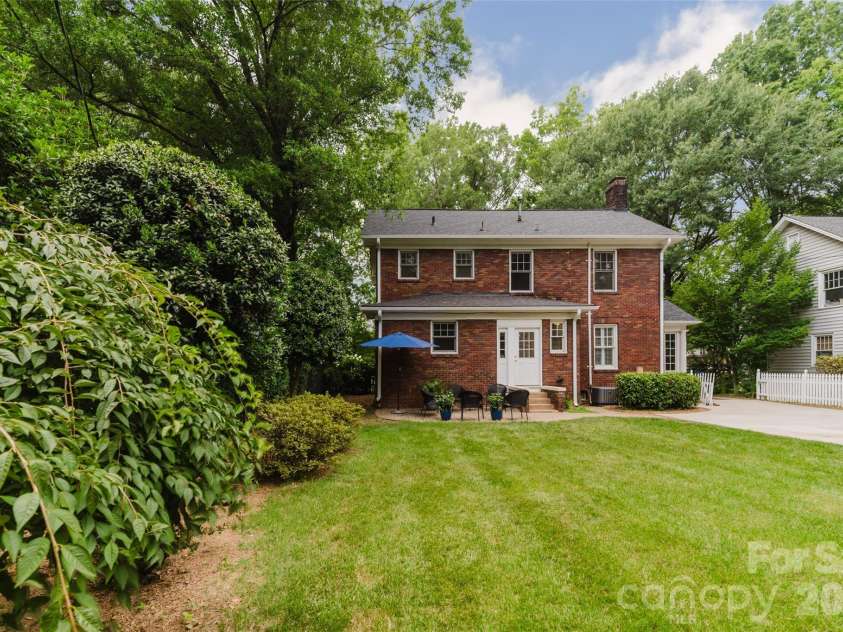 1825 Dilworth Road, Charlotte, NC 28203.  MLS# CAR4399072, YatesRealty ID 35895. 