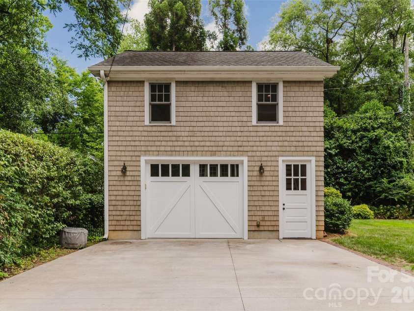 1825 Dilworth Road, Charlotte, NC 28203.  MLS# CAR4399072, YatesRealty ID 35895. 