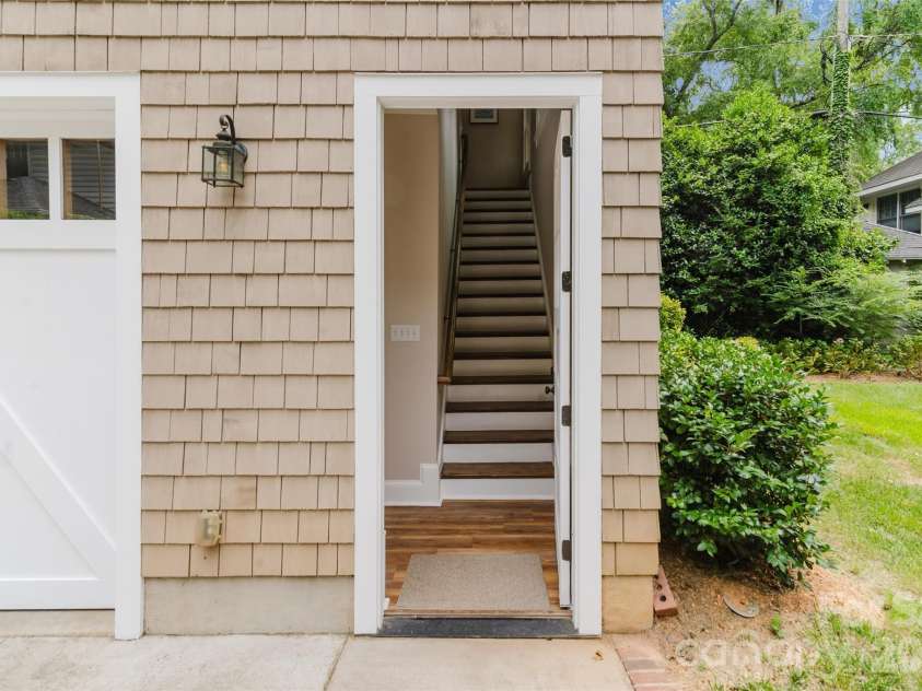 1825 Dilworth Road, Charlotte, NC 28203.  MLS# CAR4399072, YatesRealty ID 35895. 