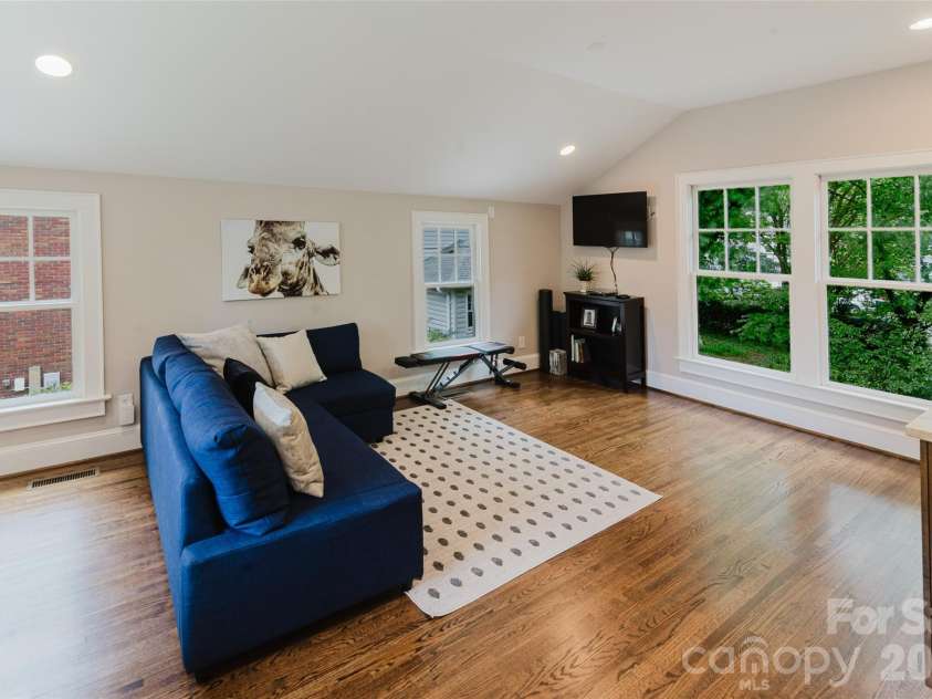 1825 Dilworth Road, Charlotte, NC 28203.  MLS# CAR4399072, YatesRealty ID 35895. 